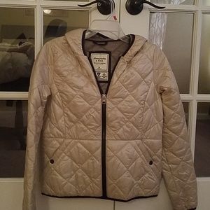 Lightweight hooded puffer jacket